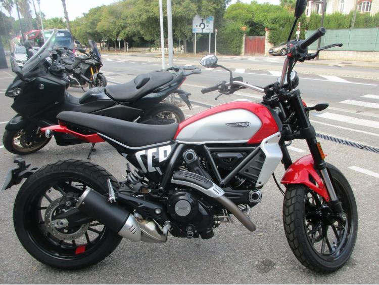 DUCATI SCRAMBLER 800 icon velvet red