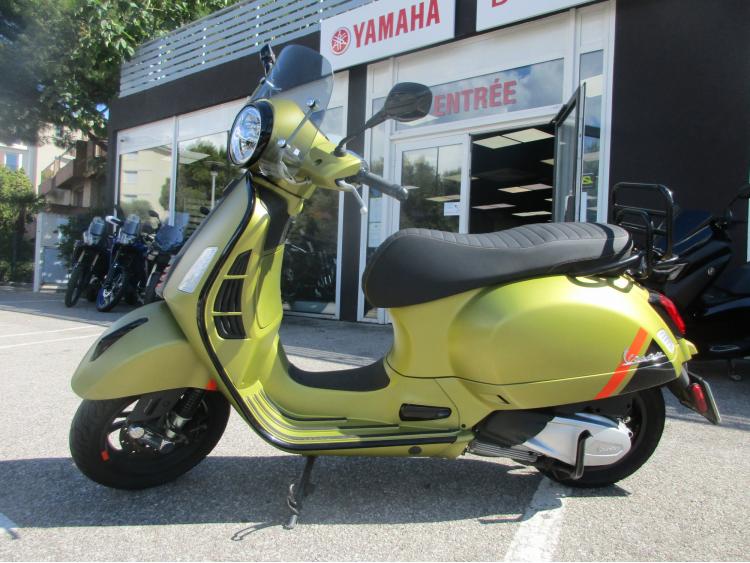 VESPA GTS 300 SUPER sport