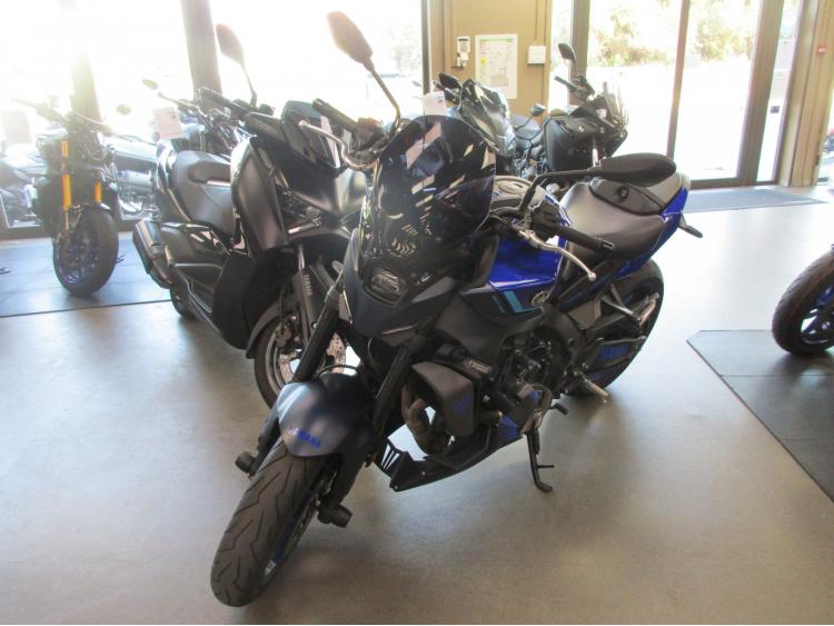YAMAHA MT-09